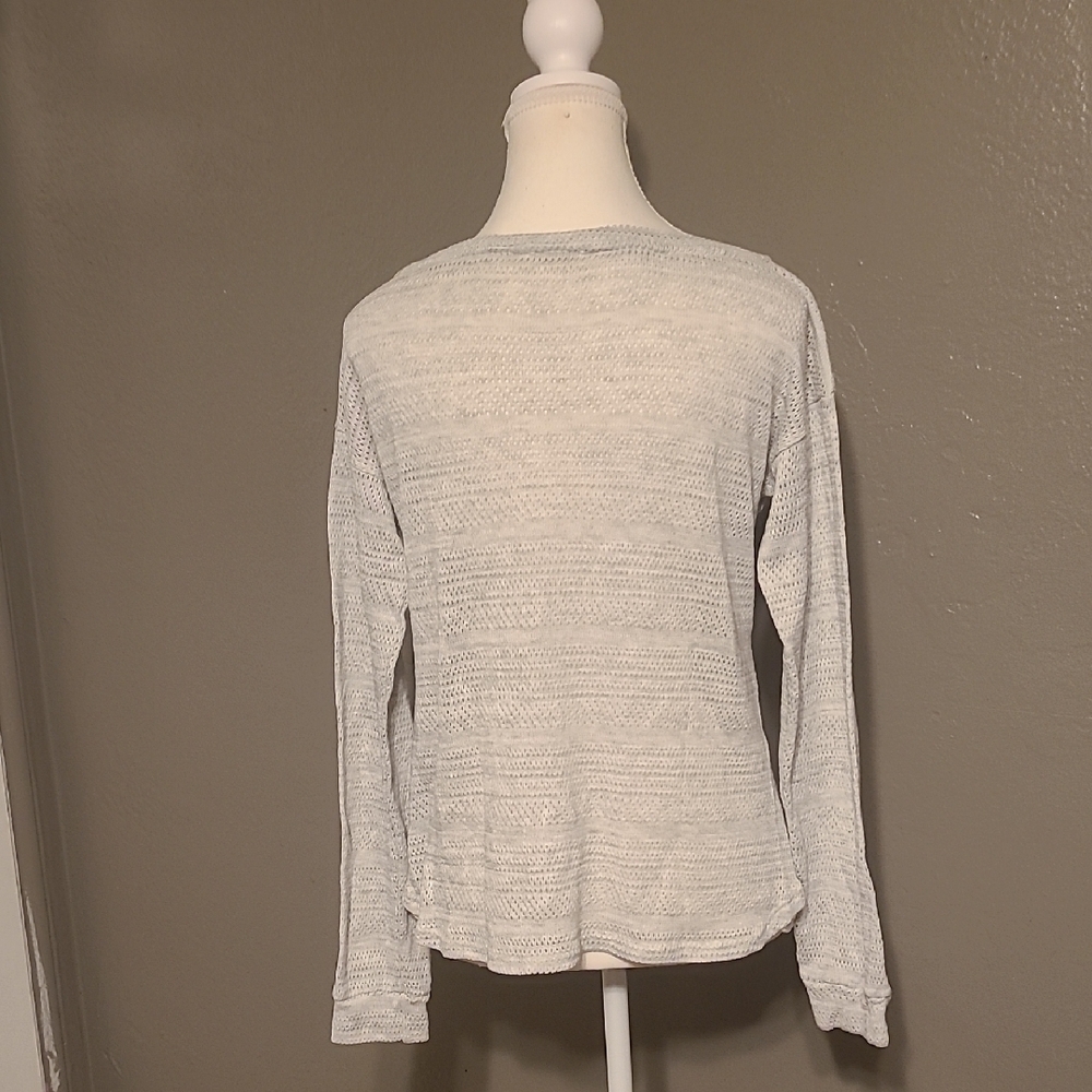 AG Women's Comy Cozy Light Gray Knit Perforated Top NWOT Small - Picture 3 of 9